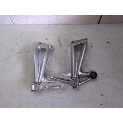 PAIRE DE PLATINE PASSAGERS - YAMAHA FZ1 2007