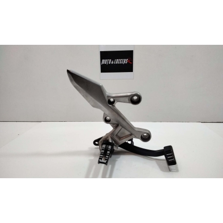 PLATINE REPOSE PIED AVANT DROIT - HONDA CB 750 HORNET