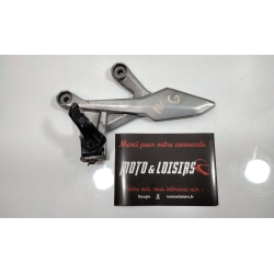 PLATINE REPOSE PIED DROIT(REPOSE PIED TORDU) - HONDA CB 750 HORNET