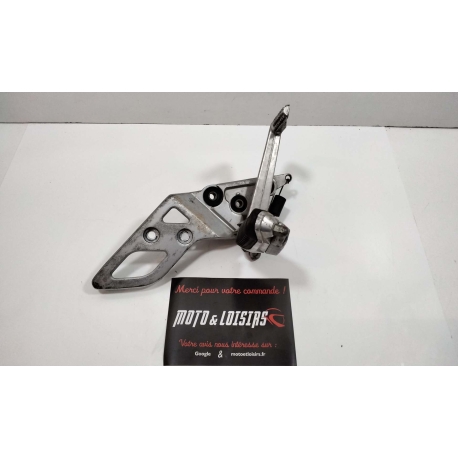 PLATINE REPOSE PIED AVANT DROIT - SUZUKI 650 BANDIT