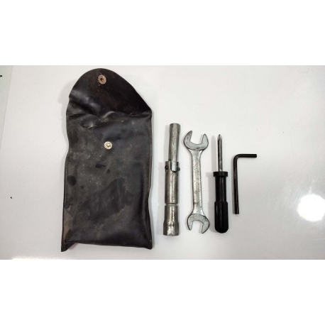TROUSSE A OUTILS - SUZUKI 650 BANDIT