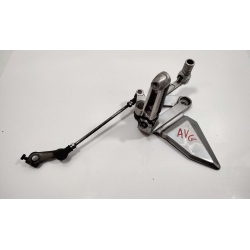 PLATINE REPOSE PIED AVANT GAUCHE - SUZUKI 650 SVS