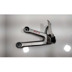 PLATINE REPOSE PIED ARRIERE GAUCHE - SUZUKI 650 SVS