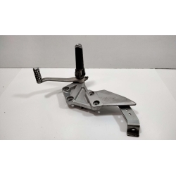 PLATINE REPOSE PIED AVANT DROIT - SUZUKI 650 SVS