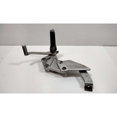 PLATINE REPOSE PIED AVANT DROIT - SUZUKI 650 SVS