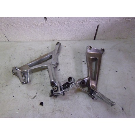 PLATINE REPOSE PIED ARRIERE - HONDA VFR 750