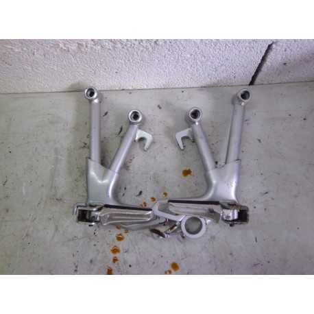 PAIRE DE PLATINE PASSAGER - SUZUKI 650 BANDIT