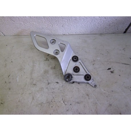 PLATINE REPOSE PIED DROITE - SUZUKI 650 BANDIT