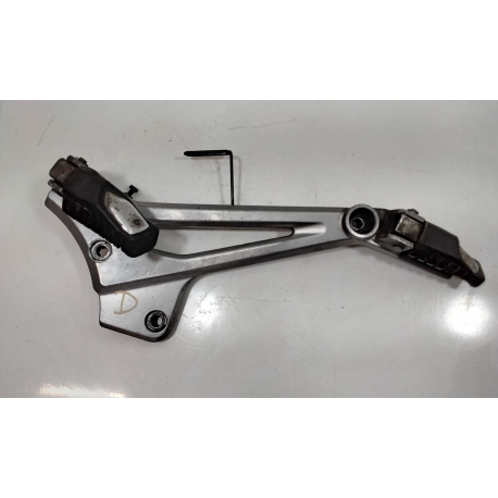 PLATINE REPOSE PIED DROIT - KAWASAKI ER5