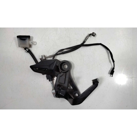 MAITRE CYLINDRE ARRIERE + PLATINE AVANT DROIT- VOGE 125 NAKED R