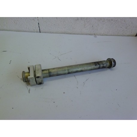 AXE DE ROUE ARRIERE - YAMAHA 600 FZ6 S2