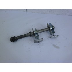 AXE DE ROUE ARRIERE - SUZUKI GSR 750