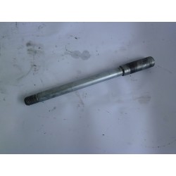 AXE DE ROUE AVANT - SUZUKI 650 BANDIT