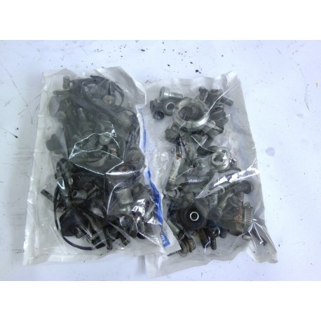 LOT DE VISSERIE - SUZUKI GSXR 750