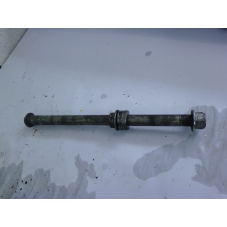 AXE DE ROUE ARRIERE - SUZUKI GSXR 750