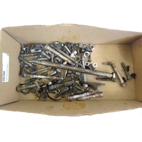 LOT DE VISSERIE - YAMAHA XTX 660