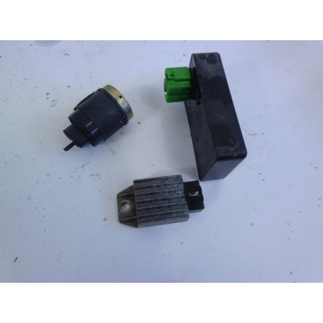 LOT DE PIECE ELECTRIQUE - KYMCO AGILITY 10