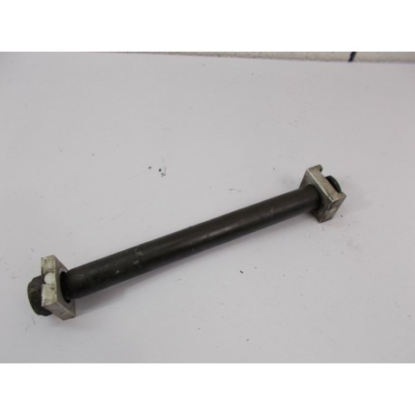 AXE DE ROUE ARRIERE - YAMAHA YZF R6 2002