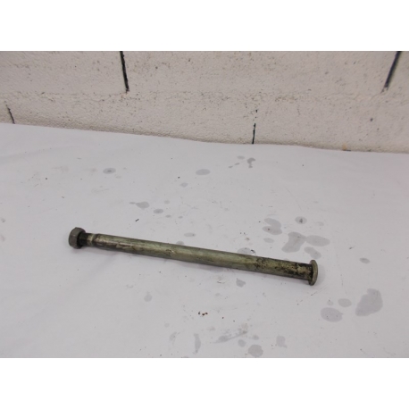 AXE DE ROUE - TRIUMPH TIGER 1050