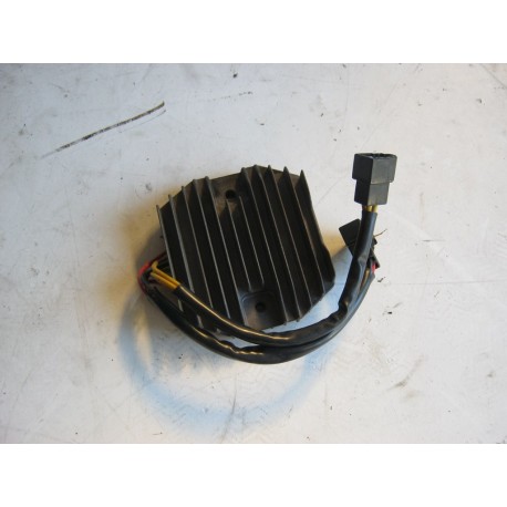 REGULATEUR - TRIUMPH 1050 SPEED TRIPLE