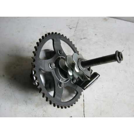 AXE DE ROUE ARRIERE - SUZUKI 600 BANDIT