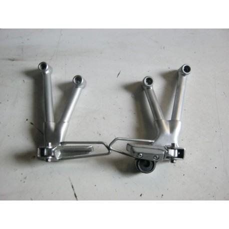 PAIRE DE CALLE PIED PASSAGER - SUZUKI 600 BANDIT