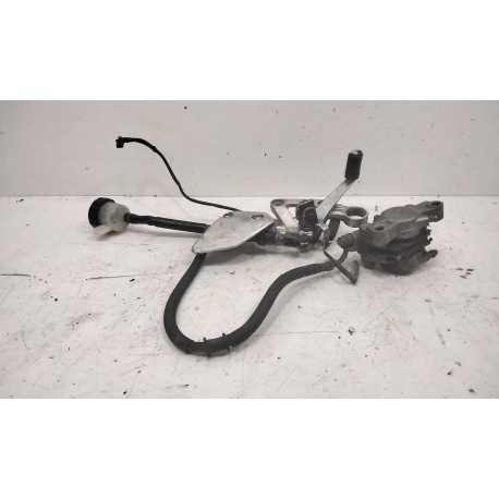 - YAMAHA 600 FAZER 2000