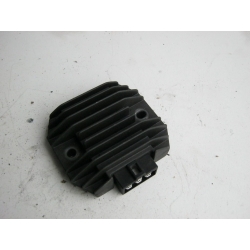 REGULATEUR KAWASAKI ZR7 S 2003