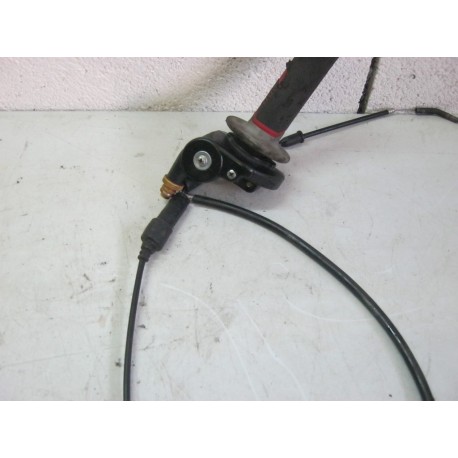 POIGNEE DE GAZ - BETA 50 2008