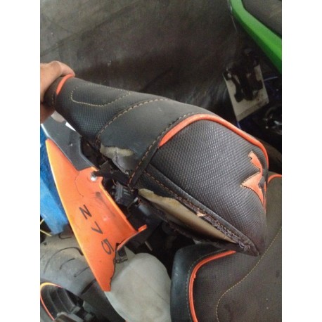 PAIRE DE SELLE - KAWASAKI Z 750 2010